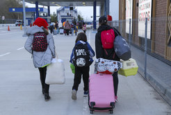 More than 200 refugees from Mykolaiv in Ukraine arrived on buses at the Palanca border crossing point in the evening of 23 April 2022. UNHCR, the authorities and partner organisations were present to provide support, information and transportation.