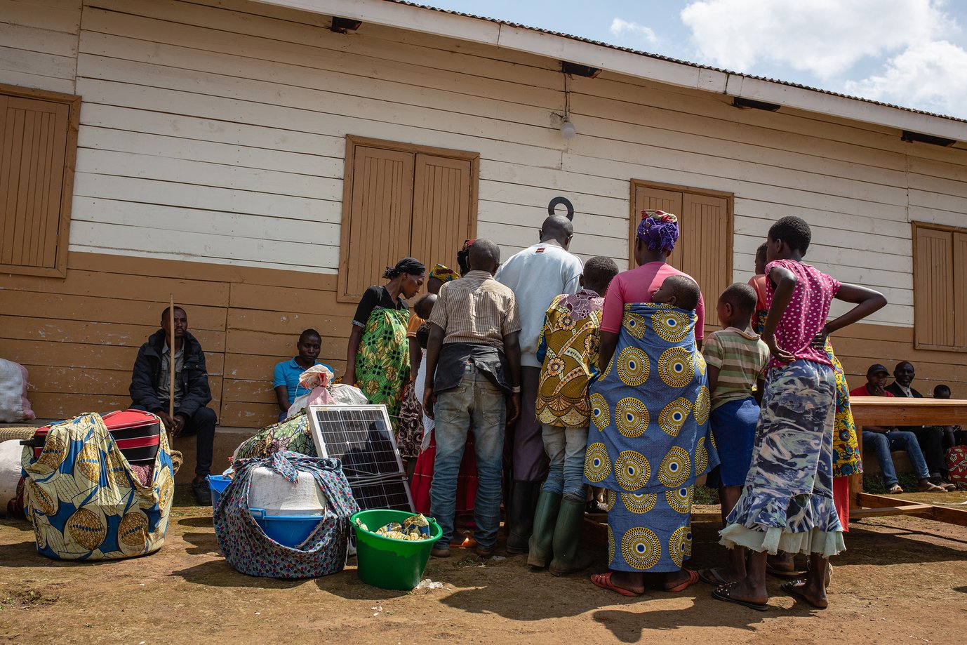 Uganda. Congolese families wait for help in Uganda after fleeing DRC clashes 